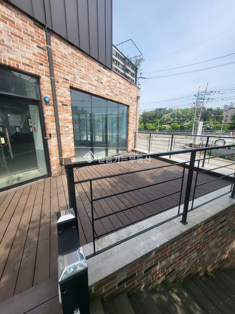 경기 평택시 이충동 주차공간넓은 삼거리코너상가 2층,별도의 테라스 월세 매물번호 10714 사진 2